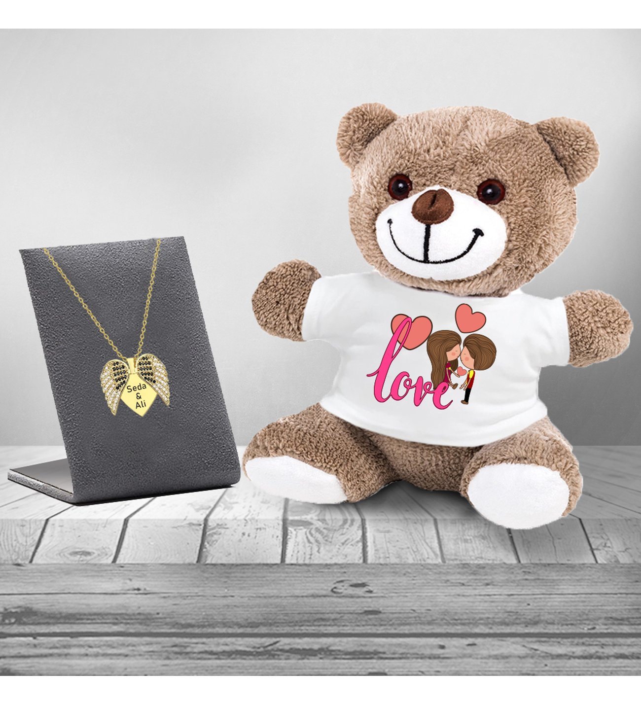 Kişiye Özel Açılan Melek Kanadı Kolye Ve Pembe  Love  Baskılı Kalp Tişört