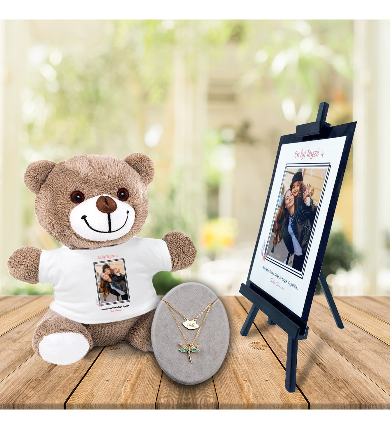 Kişiye Özel Anneler Günü Fotoğraflı En İyi Teyze Şövale & İsimli Firuze Yusufçuk Kolye ve Tişörtlü Peluş Ayıcık Kişiye Özel Anneler Günü Fotoğraflı En İyi Teyze Şövale & İsimli Firuze Yusufçuk Kolye ve Tişörtlü Peluş Ayıcık