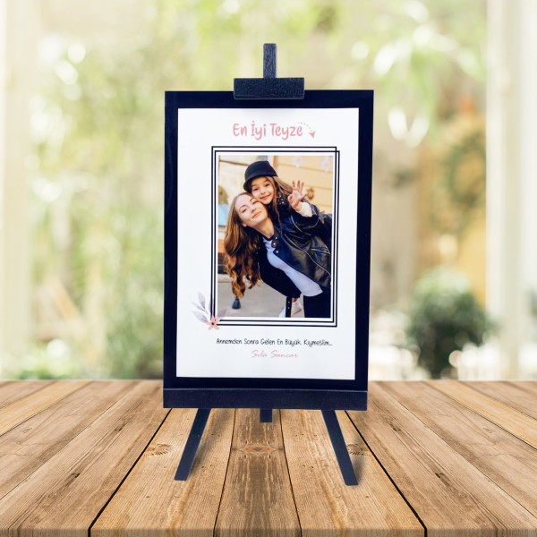 Kişiye Özel Anneler Günü Fotoğraflı En İyi Teyze Şövale & İsimli Safir Yusufçuk Kolye ve Tişörtlü Peluş Ayıcık Kişiye Özel Anneler Günü Fotoğraflı En İyi Teyze Şövale & İsimli Safir Yusufçuk Kolye ve Tişörtlü Peluş Ayıcık