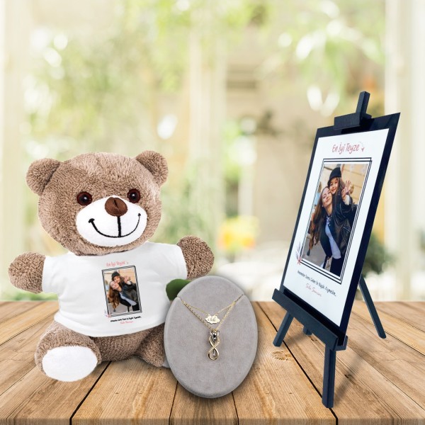 Kişiye Özel Anneler Günü Fotoğraflı En İyi Teyze Şövale & İsimli Sonsuzluk Çifti Kolye ve Tişörtlü Peluş Ayıcık Kişiye Özel Anneler Günü Fotoğraflı En İyi Teyze Şövale & İsimli Sonsuzluk Çifti Kolye ve Tişörtlü Peluş Ayıcık