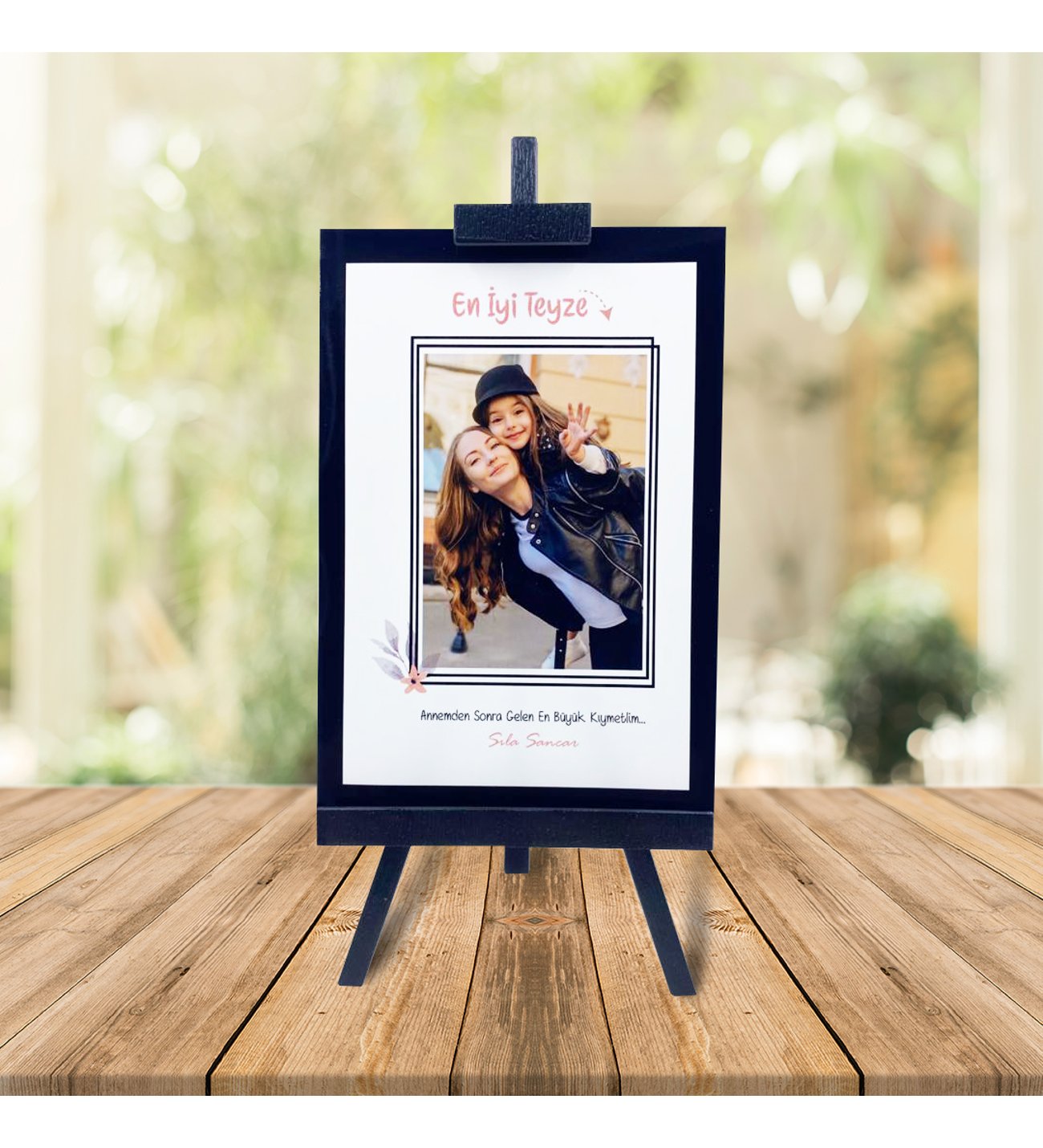 Kişiye Özel Anneler Günü Fotoğraflı En İyi Teyze Şövale ve İsimli Açılır Melek Kanadı Kolye Kişiye Özel Anneler Günü Fotoğraflı En İyi Teyze Şövale ve İsimli Açılır Melek Kanadı Kolye