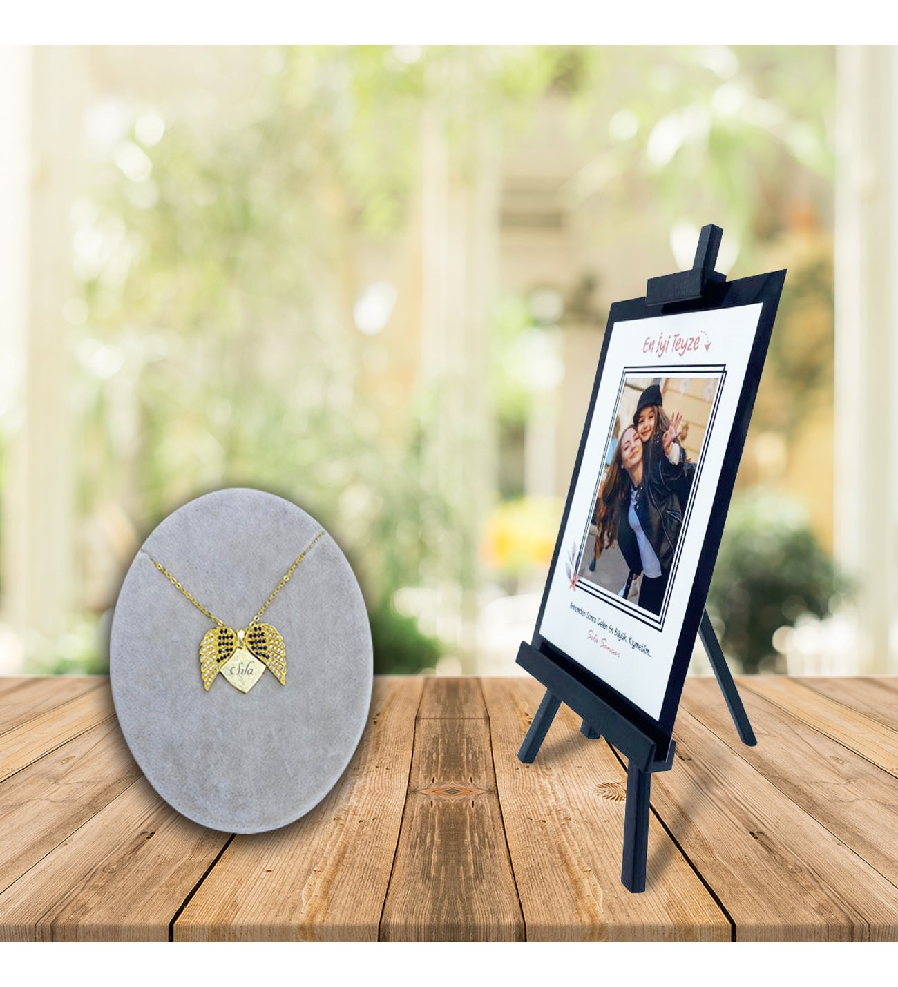 Kişiye Özel Anneler Günü Fotoğraflı En İyi Teyze Şövale ve İsimli Açılır Melek Kanadı Kolye Kişiye Özel Anneler Günü Fotoğraflı En İyi Teyze Şövale ve İsimli Açılır Melek Kanadı Kolye