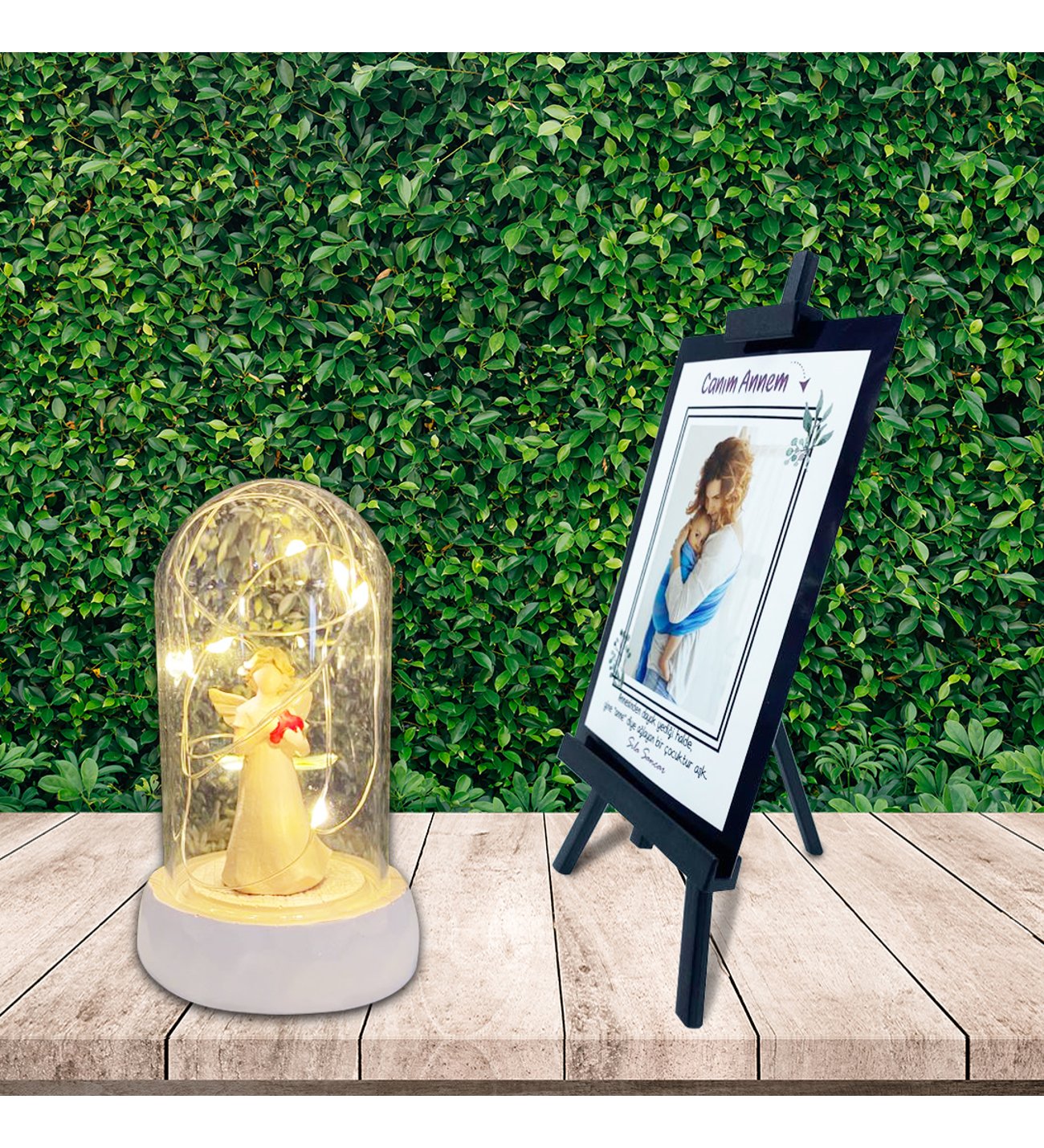 Kişiye Özel Anneler Günü Fotoğraflı Şövale & Işıklı Kalp Tutan Melek Cam Fanus Kişiye Özel Anneler Günü Fotoğraflı Şövale & Işıklı Kalp Tutan Melek Cam Fanus