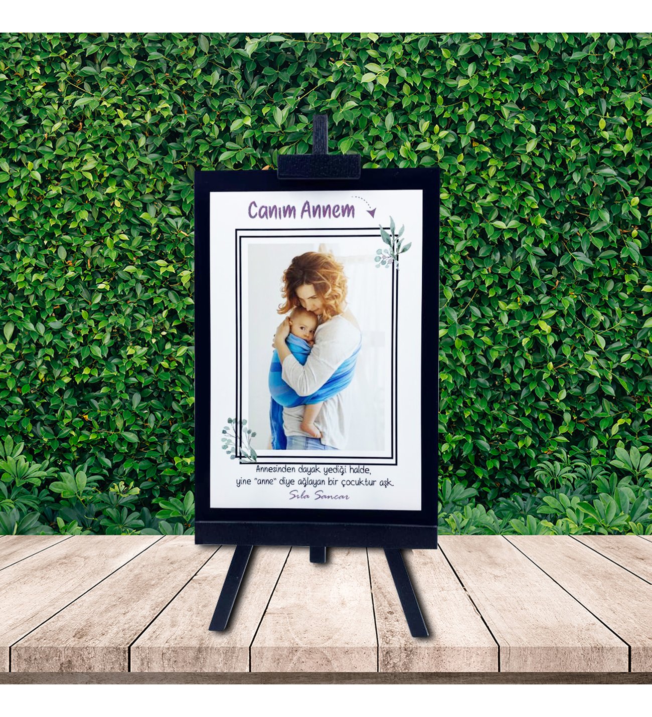 Kişiye Özel Anneler Günü Fotoğraflı Şövale & Işıklı Kalp Tutan Melek Cam Fanus Kişiye Özel Anneler Günü Fotoğraflı Şövale & Işıklı Kalp Tutan Melek Cam Fanus