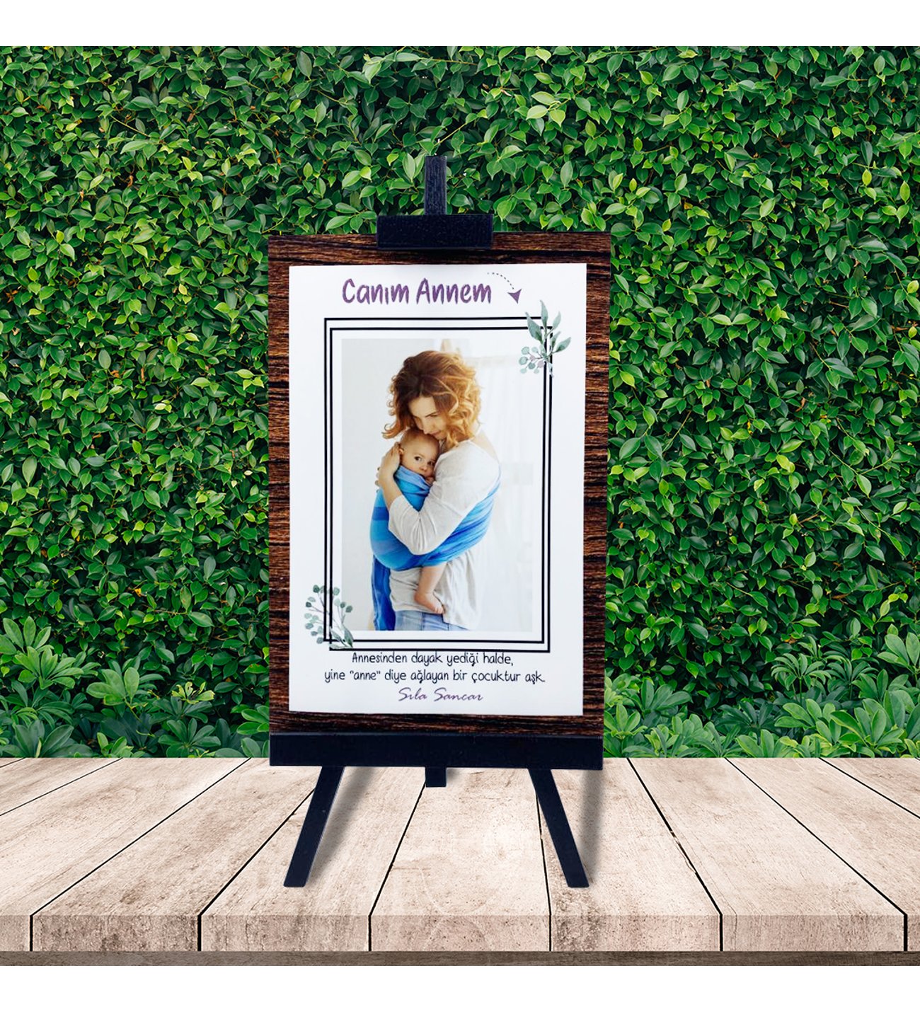 Kişiye Özel Anneler Günü Fotoğraflı Şövale & Işıklı Kalp Tutan Melek Cam Fanus Kişiye Özel Anneler Günü Fotoğraflı Şövale & Işıklı Kalp Tutan Melek Cam Fanus