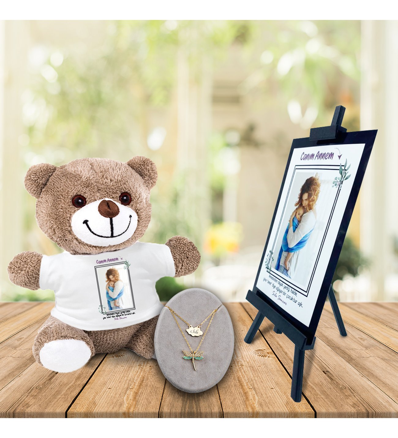 Kişiye Özel Anneler Günü Fotoğraflı Şövale & İsimli Firuze Yusufçuk Kolye ve Tişörtlü Peluş Ayıcık Kişiye Özel Anneler Günü Fotoğraflı Şövale & İsimli Firuze Yusufçuk Kolye ve Tişörtlü Peluş Ayıcık