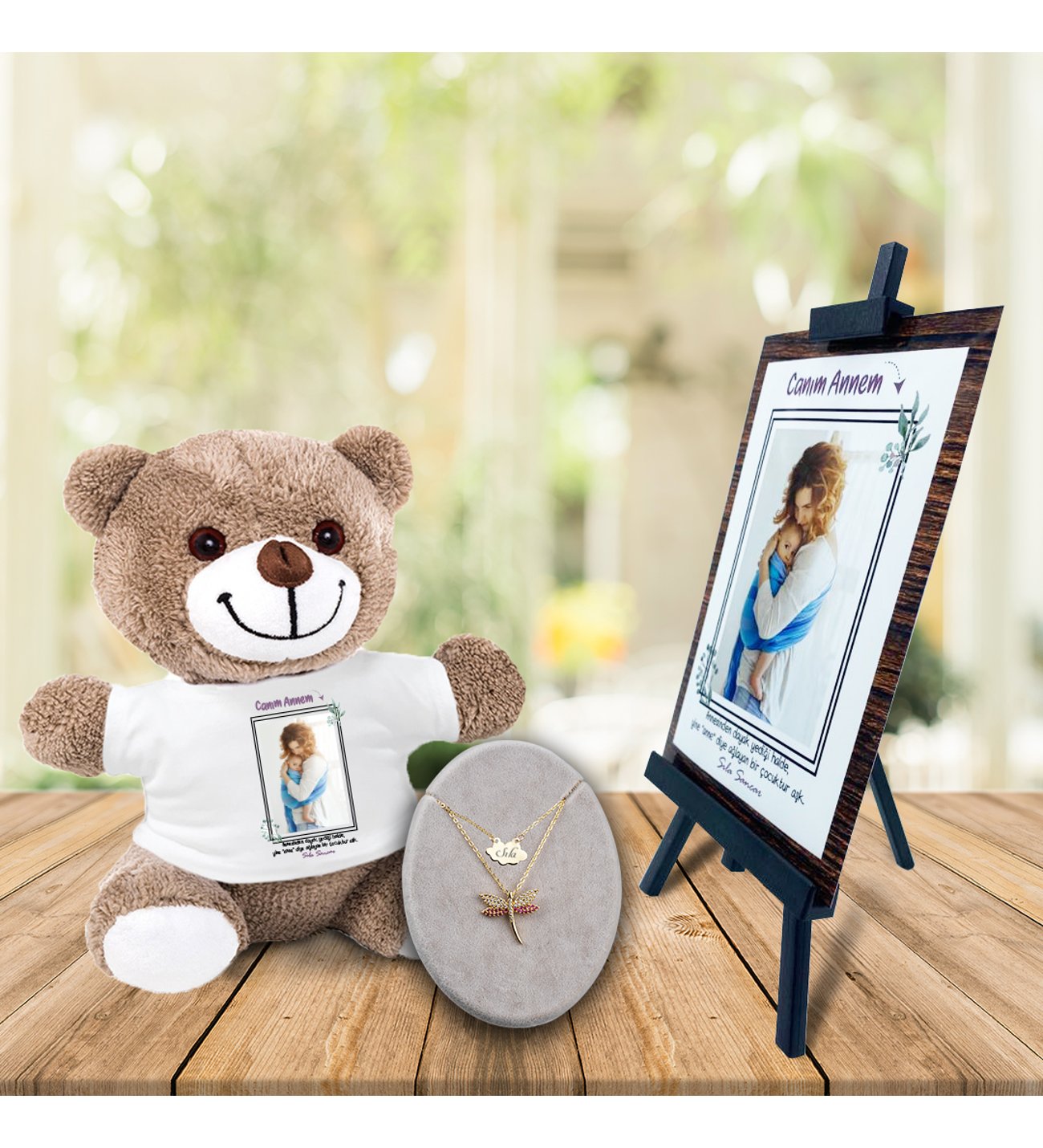 Kişiye Özel Anneler Günü Fotoğraflı Şövale & İsimli Ruby Yusufçuk Kolye ve Tişörtlü Peluş Ayıcık Kişiye Özel Anneler Günü Fotoğraflı Şövale & İsimli Ruby Yusufçuk Kolye ve Tişörtlü Peluş Ayıcık