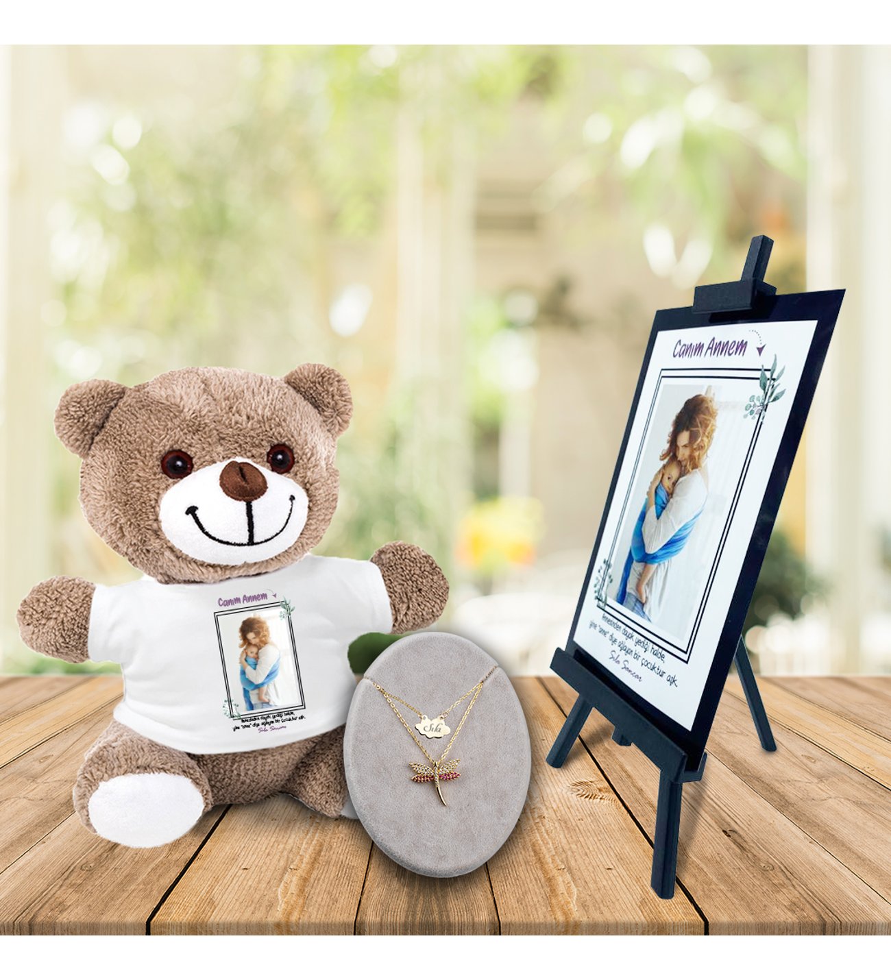 Kişiye Özel Anneler Günü Fotoğraflı Şövale & İsimli Ruby Yusufçuk Kolye ve Tişörtlü Peluş Ayıcık Kişiye Özel Anneler Günü Fotoğraflı Şövale & İsimli Ruby Yusufçuk Kolye ve Tişörtlü Peluş Ayıcık