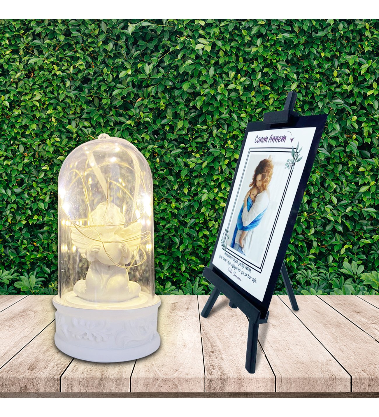 Kişiye Özel Anneler Günü Fotoğraflı Şövale & Kalpli Romantik Melek Işıklı Fanus