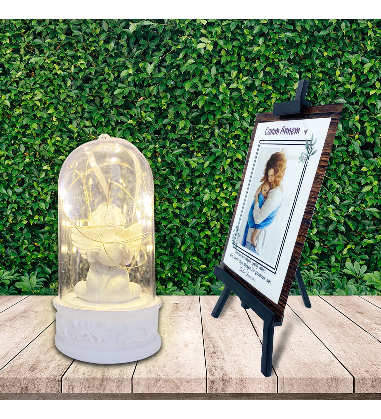 Kişiye Özel Anneler Günü Fotoğraflı Şövale & Kalpli Romantik Melek Işıklı Fanus