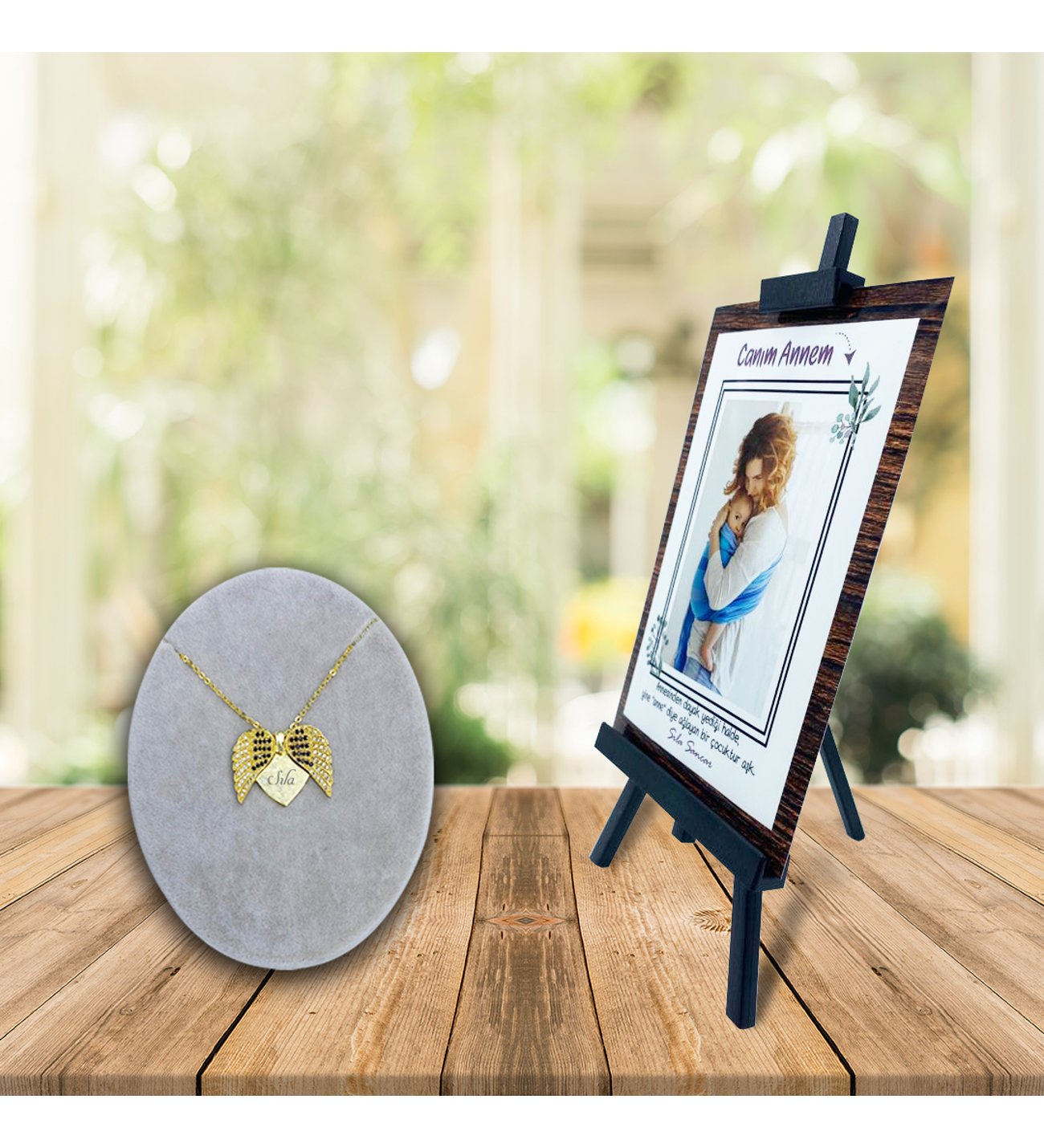 Kişiye Özel Anneler Günü Fotoğraflı Şövale ve İsimli Açılır Melek Kanadı Kolye Kişiye Özel Anneler Günü Fotoğraflı Şövale ve İsimli Açılır Melek Kanadı Kolye