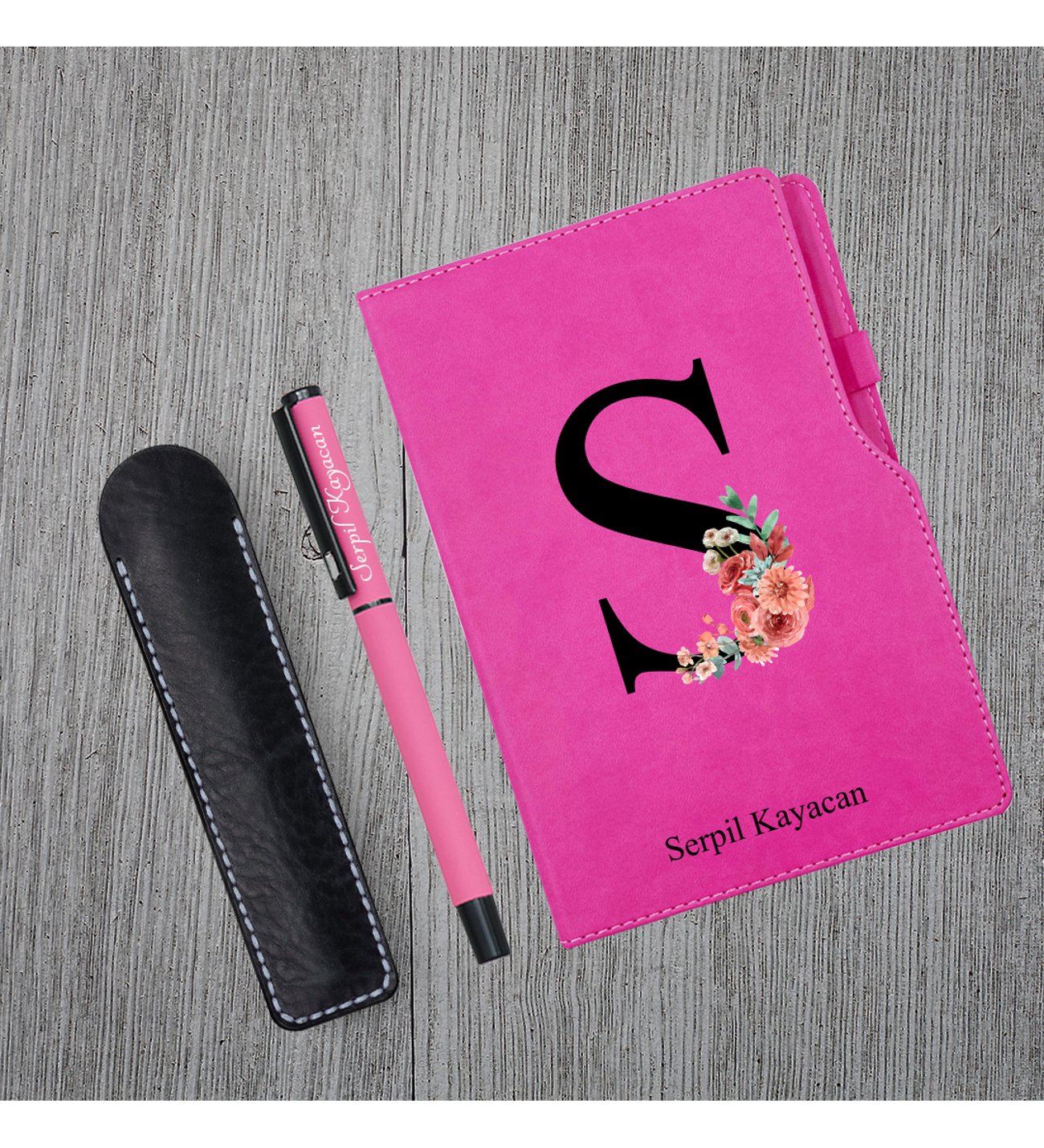Kişiye Özel Uv Baskılı Harfli Pembe Defter & Pembe Roller Kalem ve Kupa Seti Kişiye Özel Uv Baskılı Harfli Pembe Defter & Pembe Roller Kalem ve Kupa Seti