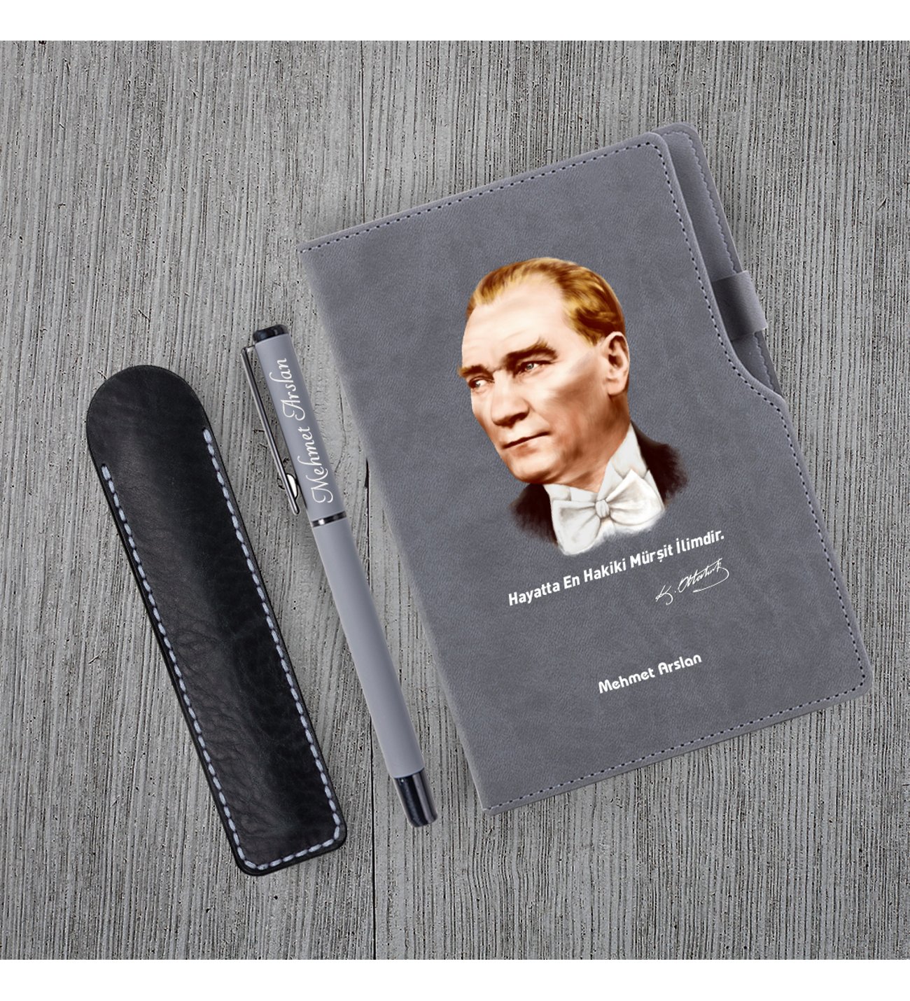 Kişiye Özel Atatürk Figürlü UV Baskılı Gri Defter & Gri Roller Kalem ve Kupa Seti Kişiye Özel Atatürk Figürlü UV Baskılı Gri Defter & Gri Roller Kalem ve Kupa Seti