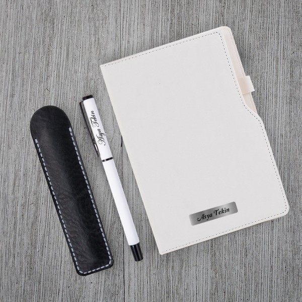 Kişiye Özel Beyaz Defter ve Beyaz Roller Kalem Seti Kişiye Özel Beyaz Defter ve Beyaz Roller Kalem Seti