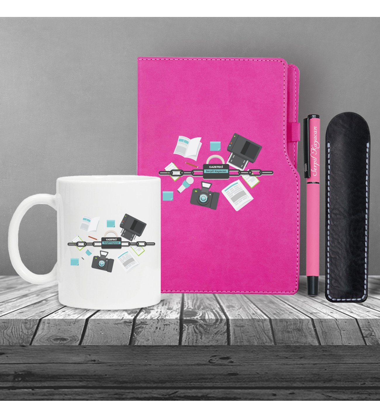 Kişiye Özel Gazeteci Temalı Pembe Defter & Pembe Roller Kalem ve Kupa Seti
