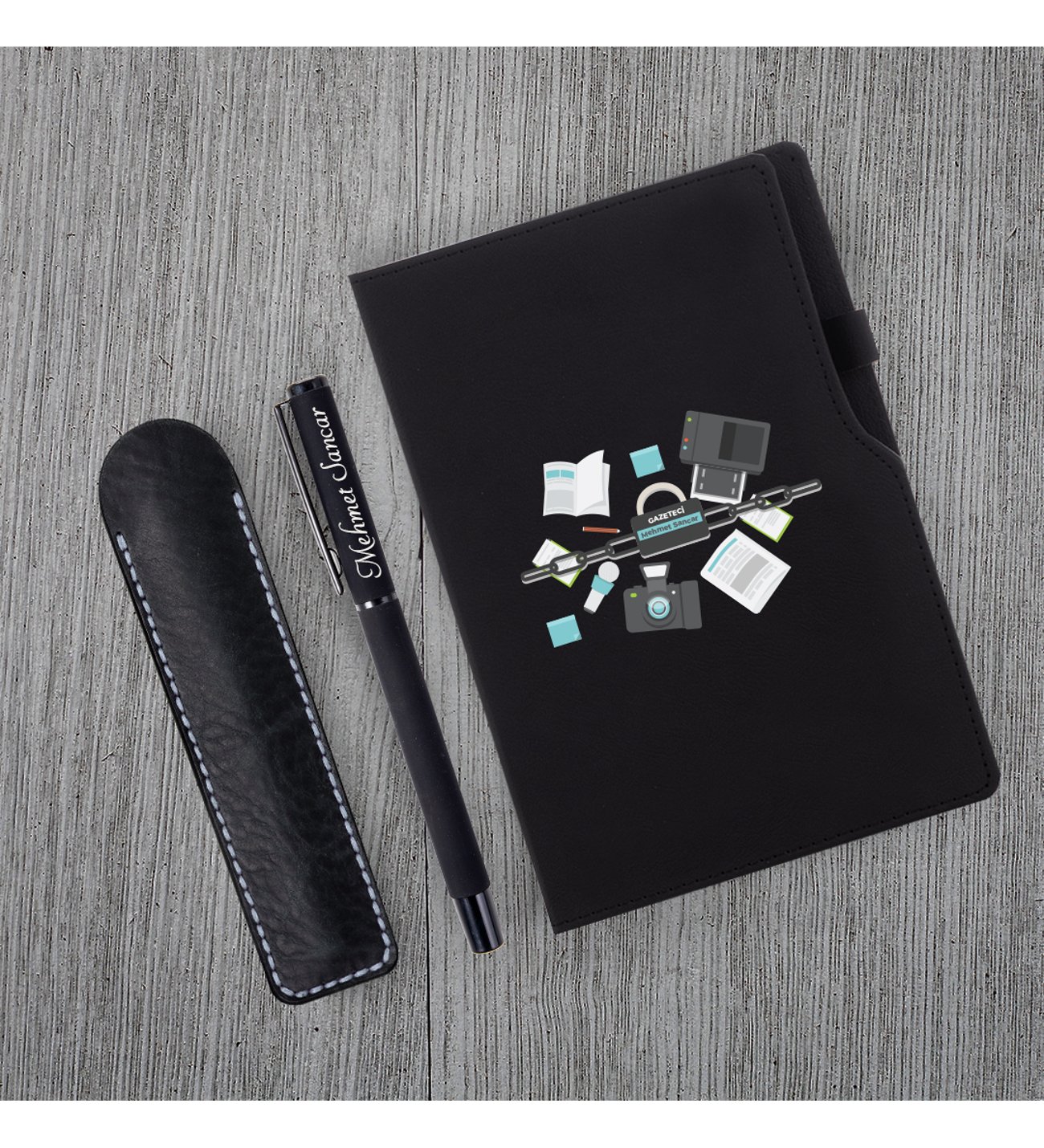 Kişiye Özel Gazeteci Temalı Siyah Defter & Siyah Roller Kalem ve Kupa Seti Kişiye Özel Gazeteci Temalı Siyah Defter & Siyah Roller Kalem ve Kupa Seti