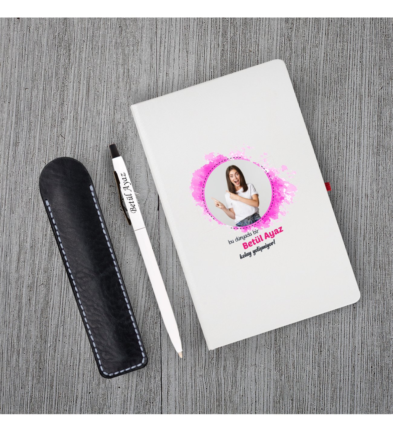 Kişiye Özel Kolay Yetişmiyor Seti Beyaz Defter & Metal Beyaz Tükenmez Kalem Kişiye Özel Kolay Yetişmiyor Seti Beyaz Defter & Metal Beyaz Tükenmez Kalem