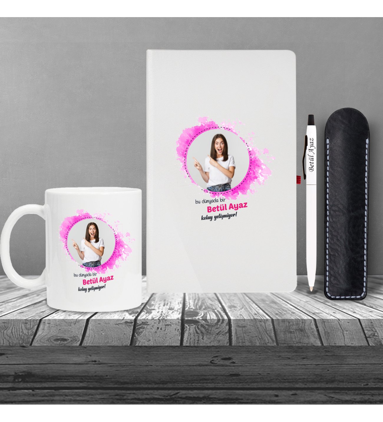 Kişiye Özel Kolay Yetişmiyor Seti Beyaz Defter & Metal Beyaz Tükenmez Kalem ve Kupa Kişiye Özel Kolay Yetişmiyor Seti Beyaz Defter & Metal Beyaz Tükenmez Kalem ve Kupa