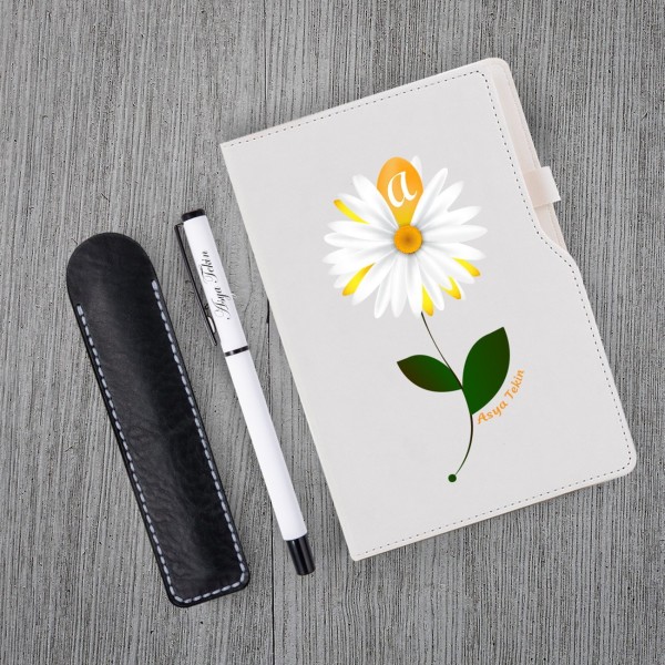 Kişiye Özel Papatya Desenli UV Baskılı Beyaz Defter Roller Kalem Kişiye Özel Papatya Desenli UV Baskılı Beyaz Defter Roller Kalem