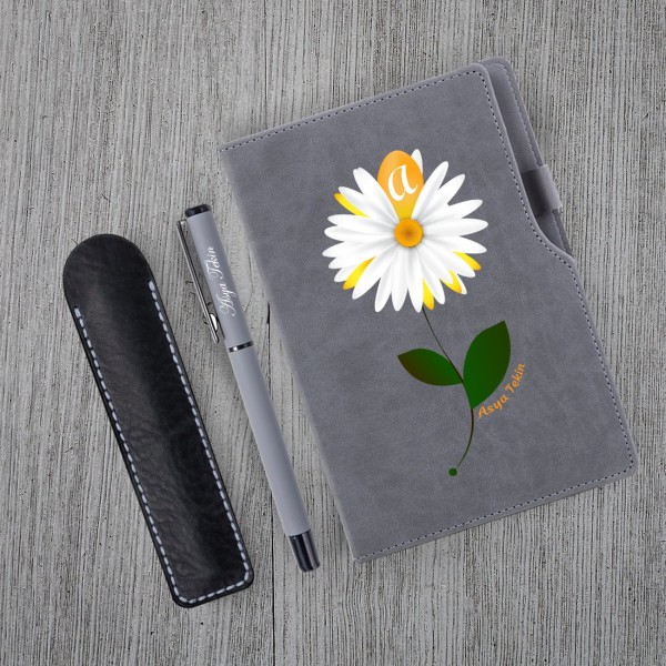 Kişiye Özel Papatya Desenli Uv Baskılı Gri Defter Roller Kalem Seti Kişiye Özel Papatya Desenli Uv Baskılı Gri Defter Roller Kalem Seti