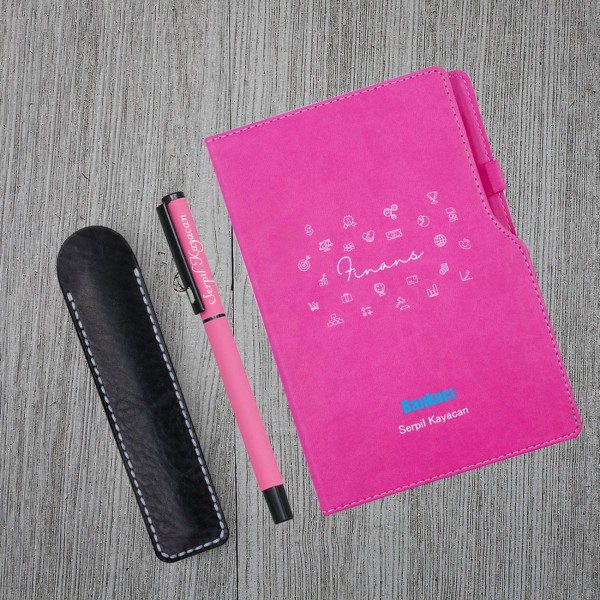 Kişiye Özel UV Baskılı Bankacı Temalı Pembe Defter & Pembe Roller Kalem Kişiye Özel UV Baskılı Bankacı Temalı Pembe Defter & Pembe Roller Kalem