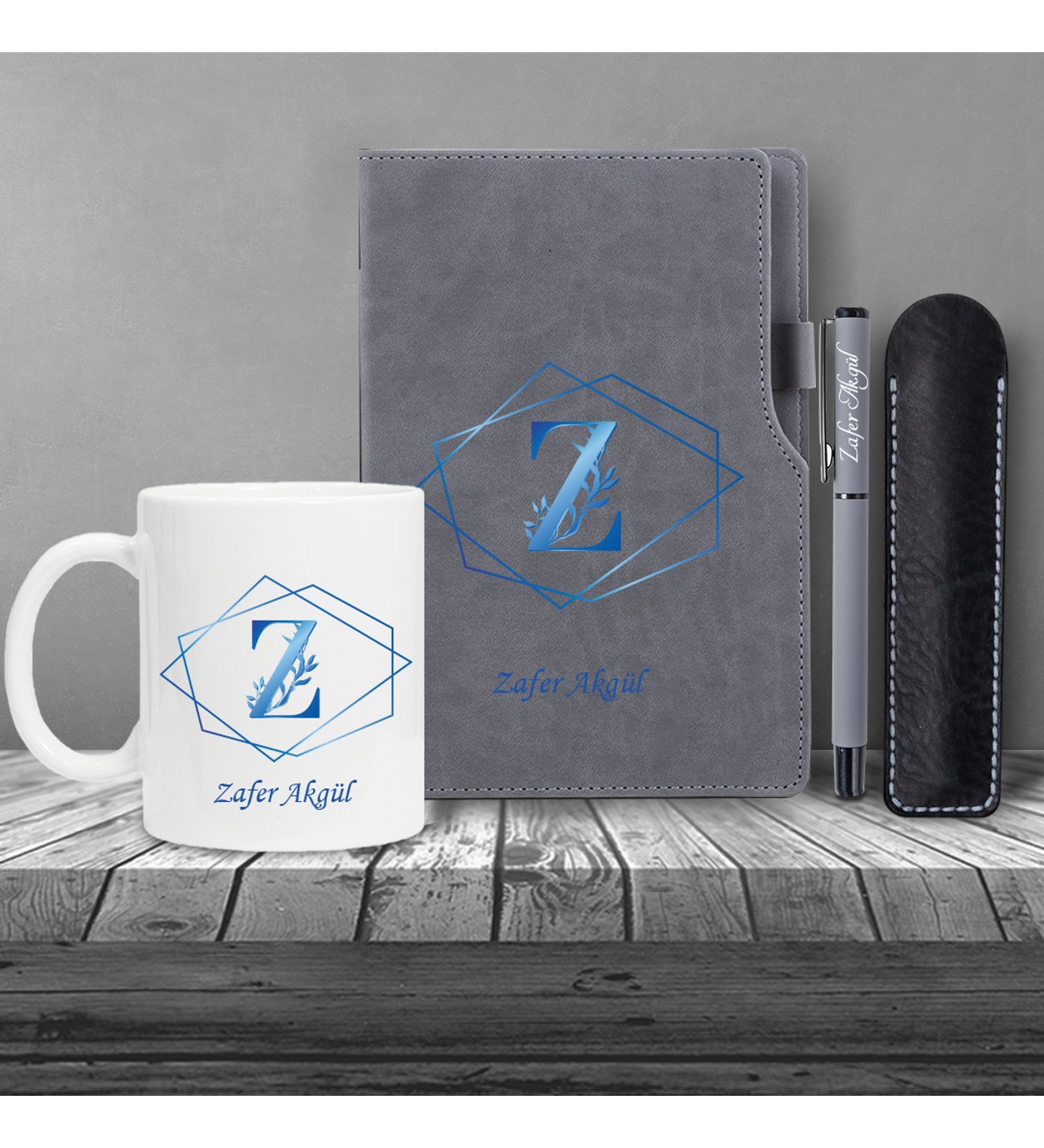 Kişiye Özel UV Baskılı Harfli Gri Defter & Gri Roller Kalem ve Kupa Seti Kişiye Özel UV Baskılı Harfli Gri Defter & Gri Roller Kalem ve Kupa Seti