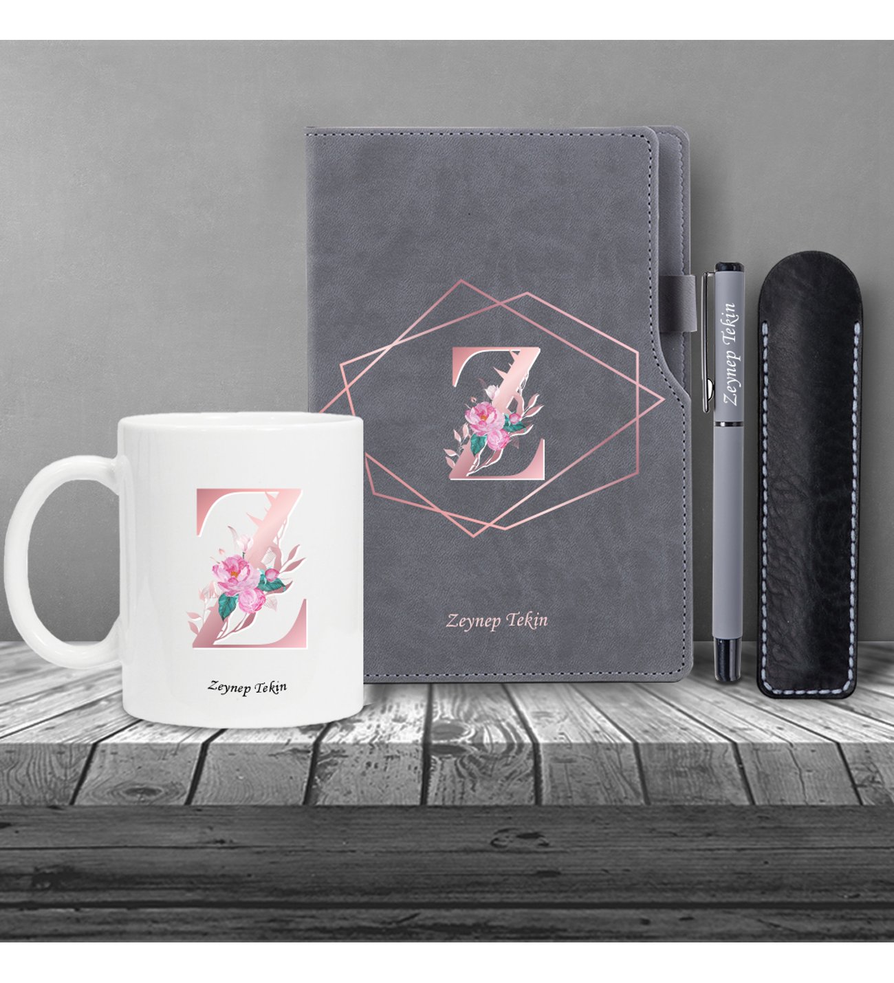Kişiye Özel UV Baskılı Harfli Gri Defter Roller Kalem Kupa Seti Kişiye Özel UV Baskılı Harfli Gri Defter Roller Kalem Kupa Seti
