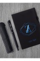 Kişiye Özel UV Baskılı Harfli Siyah Defter Roller Kalem Kupa Seti Kişiye Özel UV Baskılı Harfli Siyah Defter Roller Kalem Kupa Seti