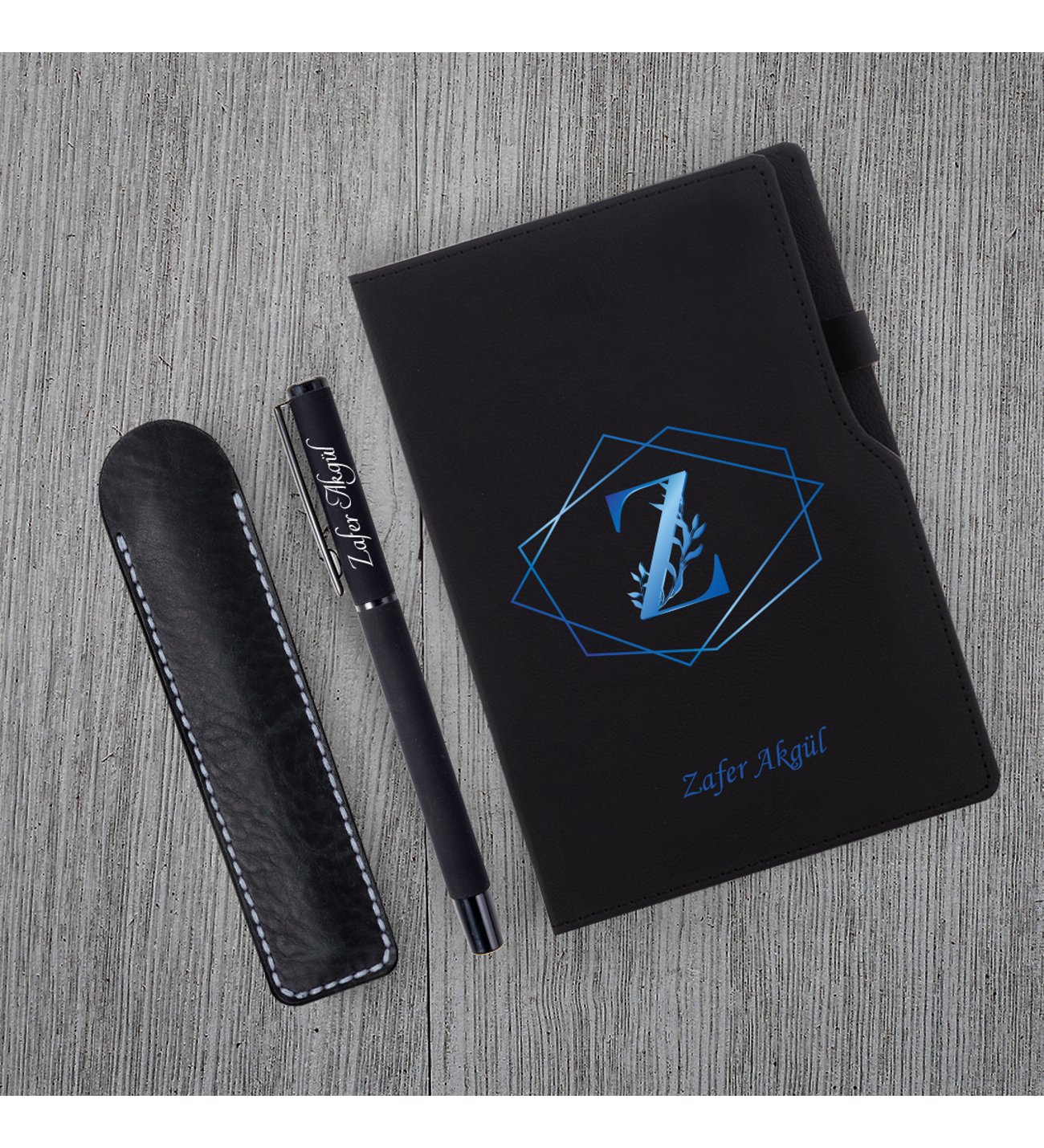 Kişiye Özel UV Baskılı Harfli Siyah Defter ve Siyah Roller Kalem Seti Kişiye Özel UV Baskılı Harfli Siyah Defter ve Siyah Roller Kalem Seti