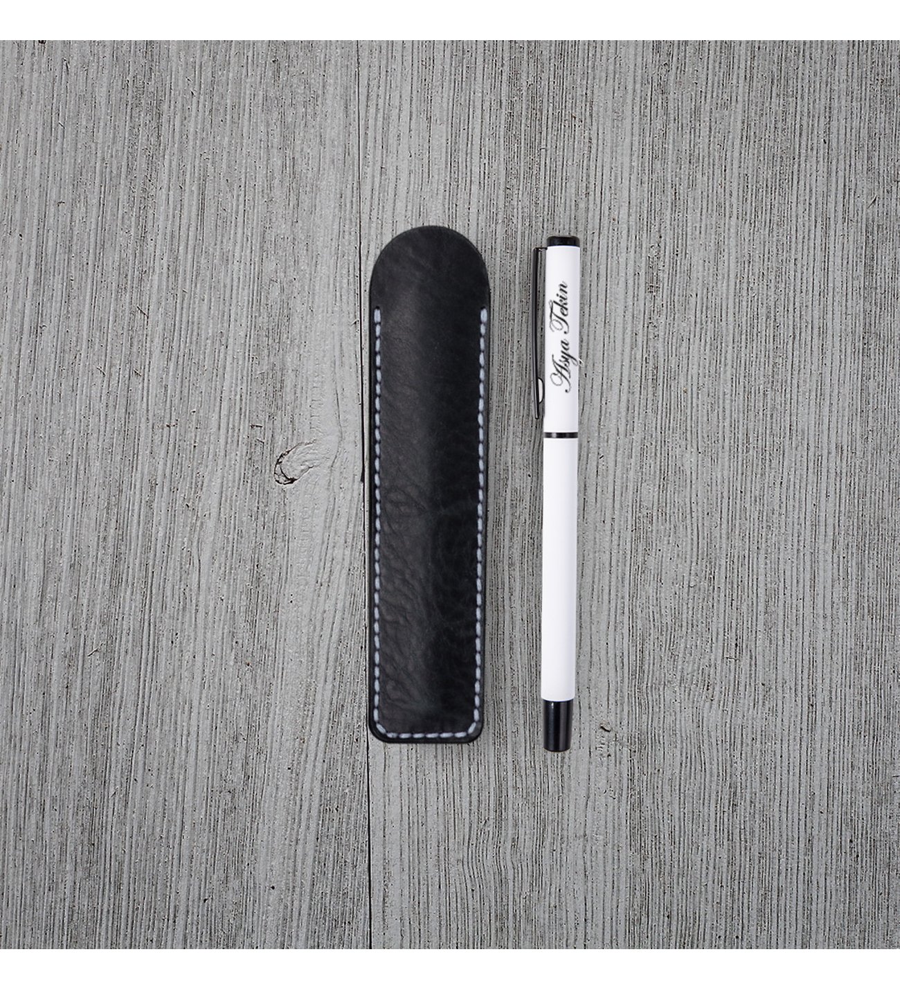 Kişiye Özel UV Baskılı Pembe Harfli Beyaz Defter Roller Kalem Seti Kişiye Özel UV Baskılı Pembe Harfli Beyaz Defter Roller Kalem Seti