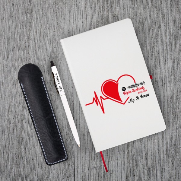 Kişiye Özel Uv Spotify Kodlu Bizim Şarkımız Baskılı Kalpli Beyaz Defter ( Kırmızı Kenar ) & Beyaz Tükenmez Kalem Seti Kişiye Özel Uv Spotify Kodlu Bizim Şarkımız Baskılı Kalpli Beyaz Defter ( Kırmızı Kenar ) & Beyaz Tükenmez Kalem Seti