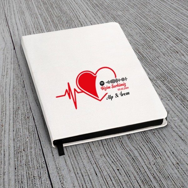 Kişiye Özel Uv Spotify Kodlu Bizim Şarkımız Baskılı Kalpli Beyaz Defter ( Siyah Kenar ) & Beyaz Tükenmez Kalem ve Kupai Kişiye Özel Uv Spotify Kodlu Bizim Şarkımız Baskılı Kalpli Beyaz Defter ( Siyah Kenar ) & Beyaz Tükenmez Kalem ve Kupai