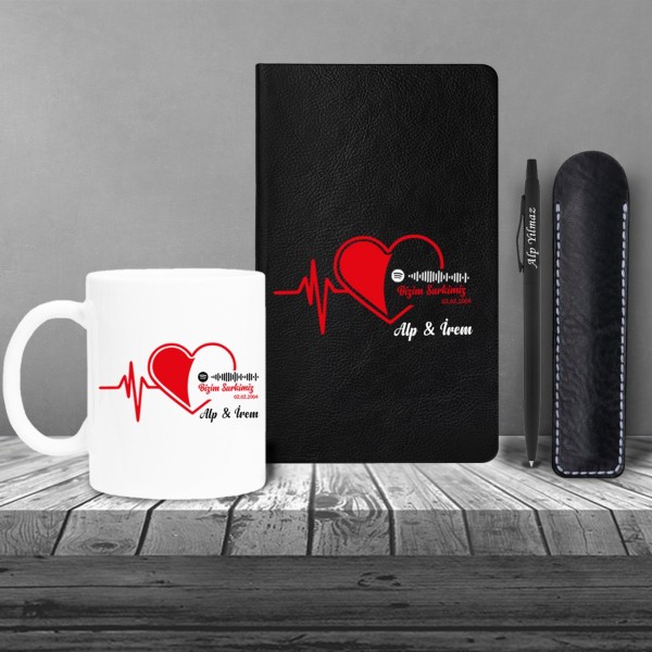 Kişiye Özel Uv Spotify Kodlu Bizim Şarkımız Baskılı Kalpli Siyah Defter & Siyah Tükenmez Kalem ve Kupa Seti Kişiye Özel Uv Spotify Kodlu Bizim Şarkımız Baskılı Kalpli Siyah Defter & Siyah Tükenmez Kalem ve Kupa Seti