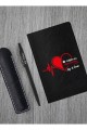 Kişiye Özel  Uv Spotify Kodlu Bizim Şarkımız Baskılı Kalpli  Siyah  Defter  & Siyah Tükenmez Kalem ve Kupa Seti