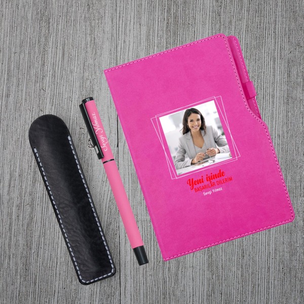 Kişiye Özel Yeni İş Temalı Pembe Defter & Pembe Roller Kalem Kişiye Özel Yeni İş Temalı Pembe Defter & Pembe Roller Kalem
