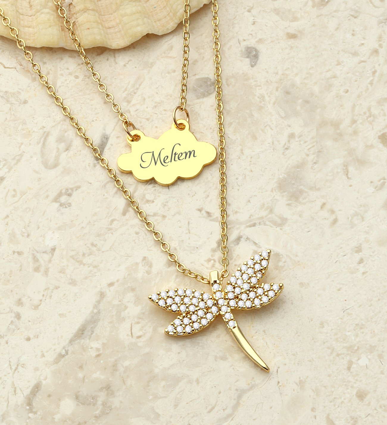 Kişiye Yusufcuk Kolye & Pembe Love Baskılı Kalp Tişörtlü Ayıcık ve Işıklı Sokak Lambalı Orta Boy Kar Küresi